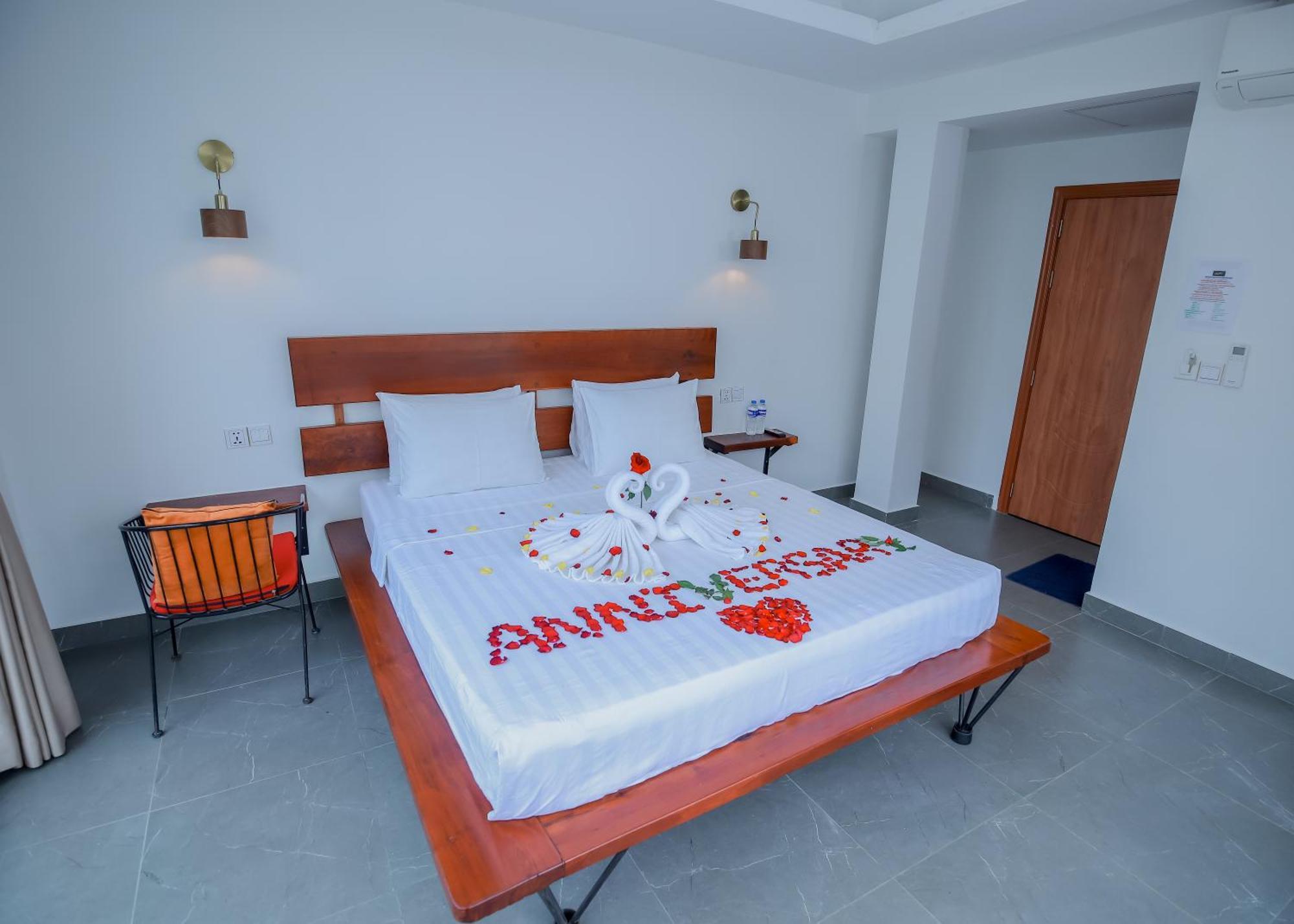 Bliss & Beats Hostel พนมเปญ ภายนอก รูปภาพ
