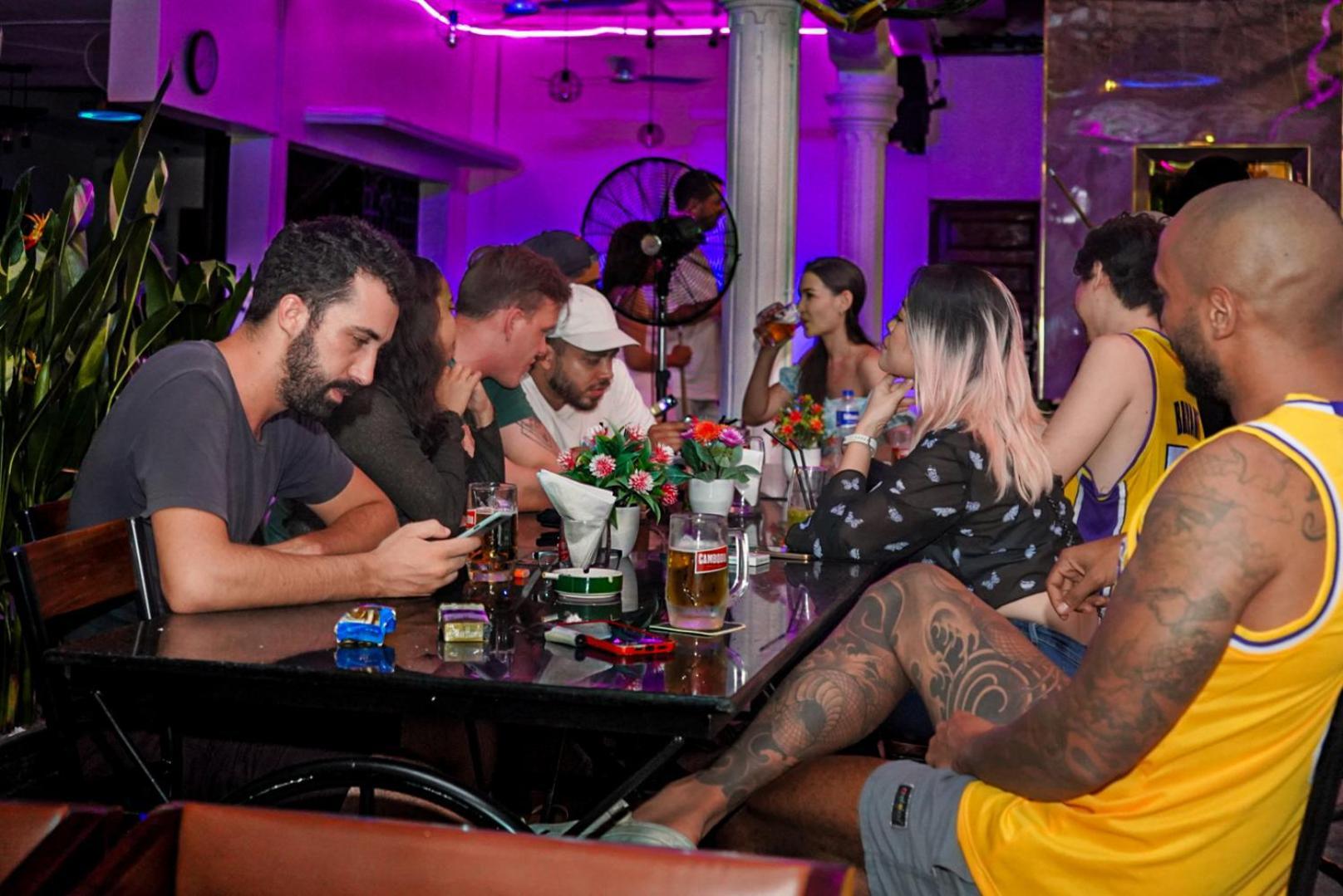 Bliss & Beats Hostel พนมเปญ ภายนอก รูปภาพ
