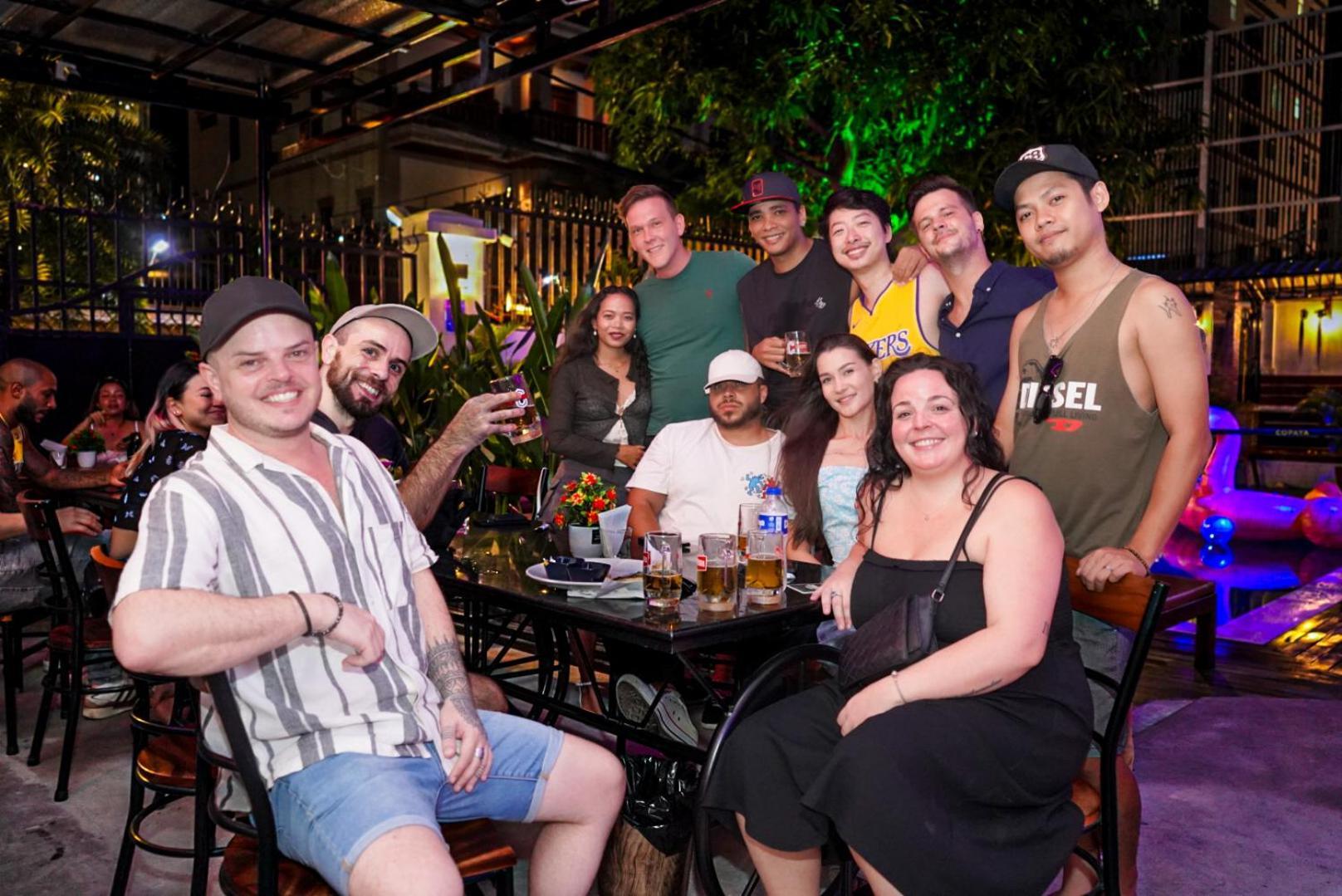 Bliss & Beats Hostel พนมเปญ ภายนอก รูปภาพ
