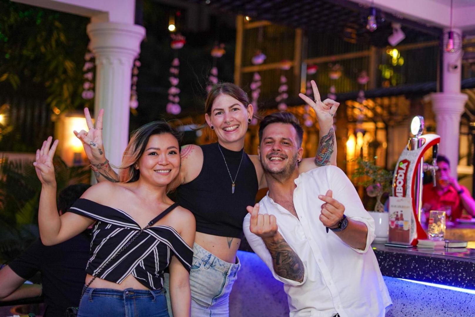 Bliss & Beats Hostel พนมเปญ ภายนอก รูปภาพ
