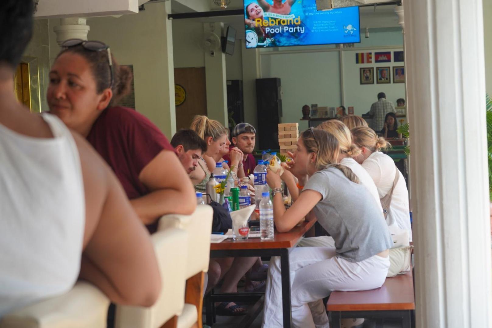 Bliss & Beats Hostel พนมเปญ ภายนอก รูปภาพ